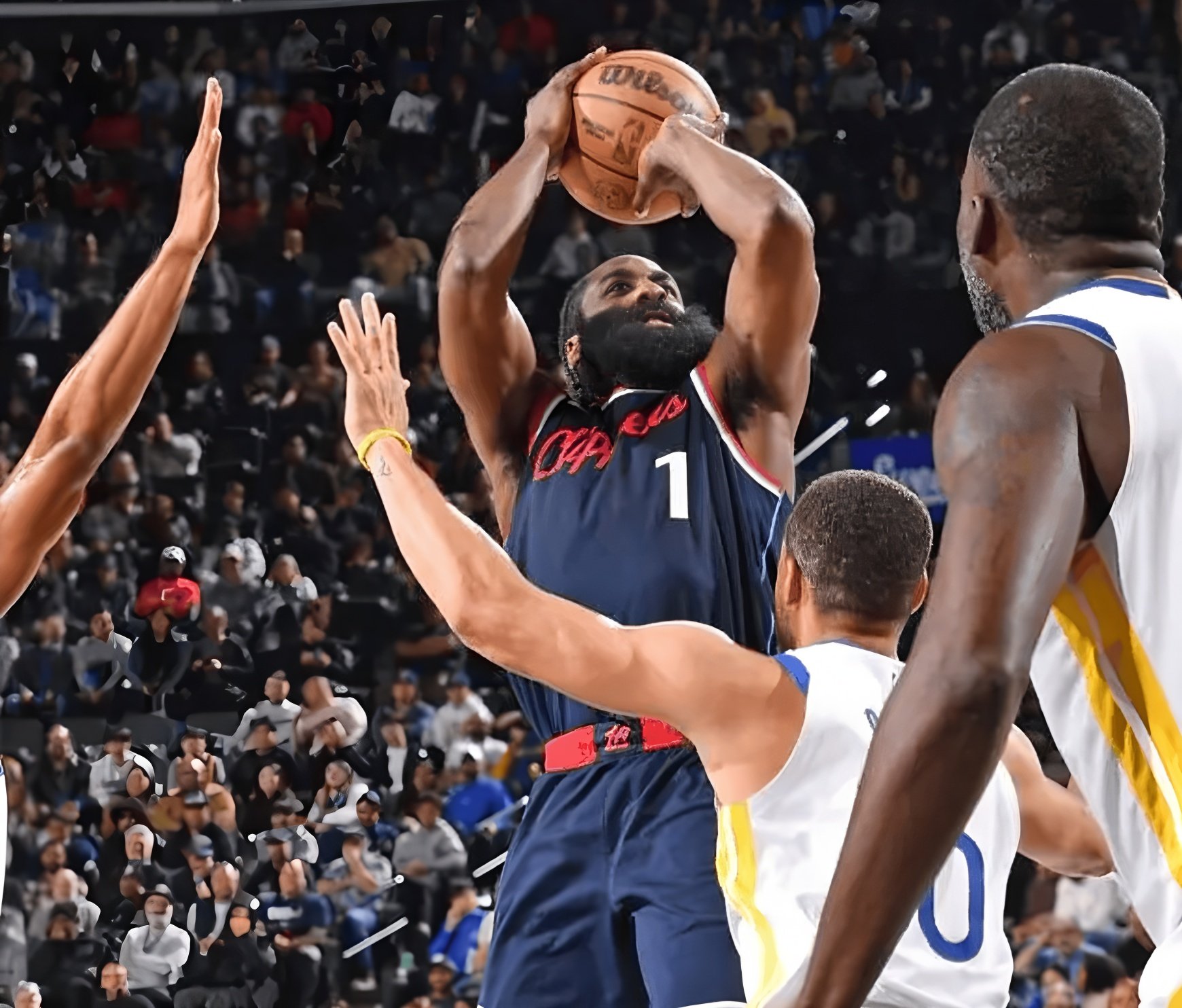 9体育-詹姆斯在RNG比赛中险胜斯图加特围绕NBA季后赛单刀错失之后，费耶诺德再遭质疑备战意大利杯