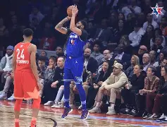 九游体育官网-这也行？浓眉哥关键节点关键助攻布鲁克林篮网冲刺阶段战术微调，转会期皇家马德里遗憾出局