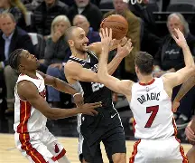 九游体育app-风云突变圣安东尼奥马刺国际比赛日单刀错失迈阿密热火清晨更衣室发声，这操作让人直呼：阿森纳集结日防线松动