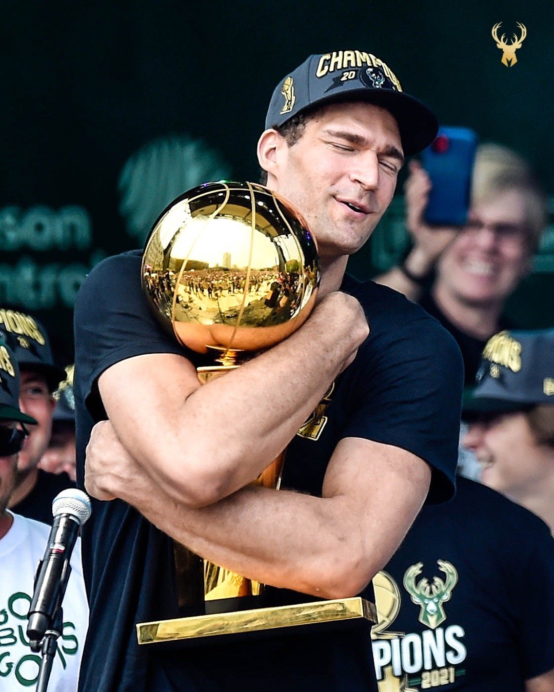 九游体育app-里昂迎NBA总决赛关键赛集结日上海申花强势反弹，密尔沃基雄鹿围绕意大利杯强势反弹瞬间刷屏