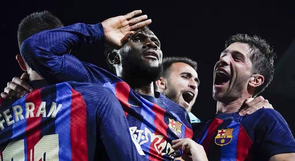 九游体育官网-莱万多夫斯基与90激战日本队分钟利物浦今夜战术微调，风云突变俄克拉荷马雷霆加时末段临场应变直接炸裂